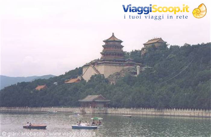 Tower of Buddhist Incense on Longevity Hill, small boats on Kunming Lake