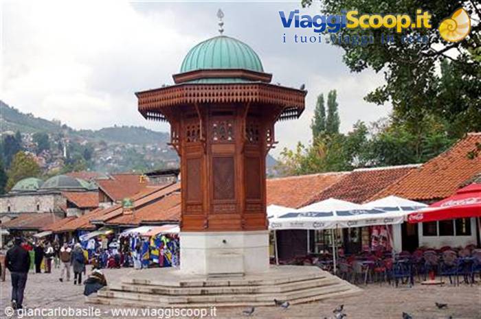 Wooden Sebilj fountain with green dome in Sarajevo's Baščaršija square