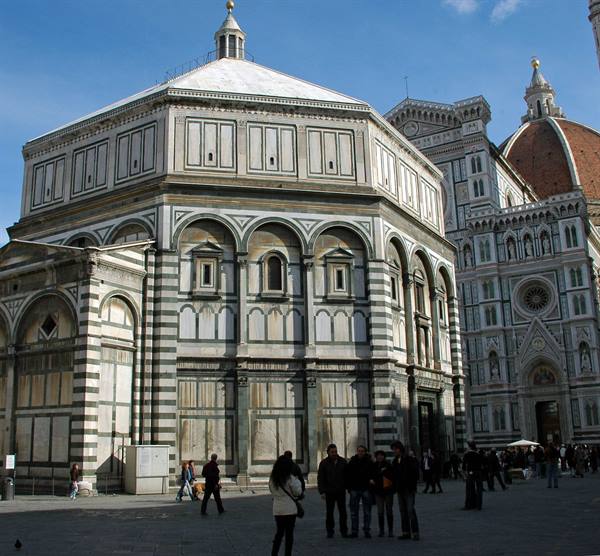 Baptistery of San Giovanni in Florence, white and green marble, tourists in the square