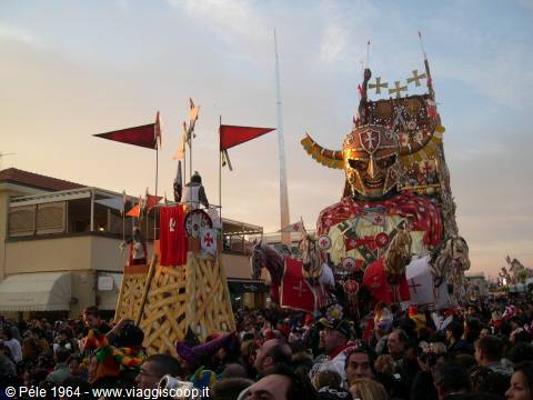 Medieval-themed carnival float at Viareggio, crowd among parade floats
