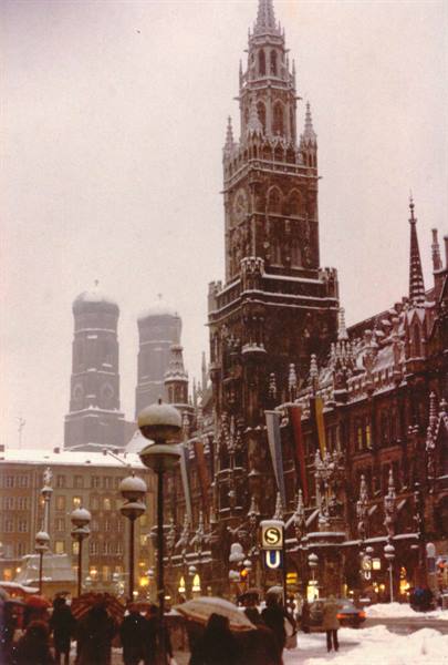 Neues Rathaus + Frauenkirche towers