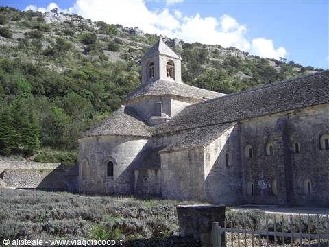 Sénanque Abbey, pale stone walls amid hills and lavender fields